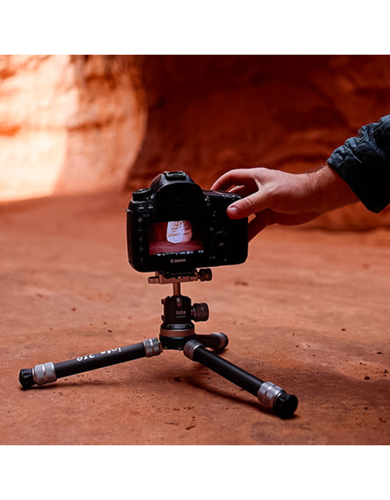 Promaster iota 219 Ultralightweight Tabletop Tripod Kit - Carbon Fiber