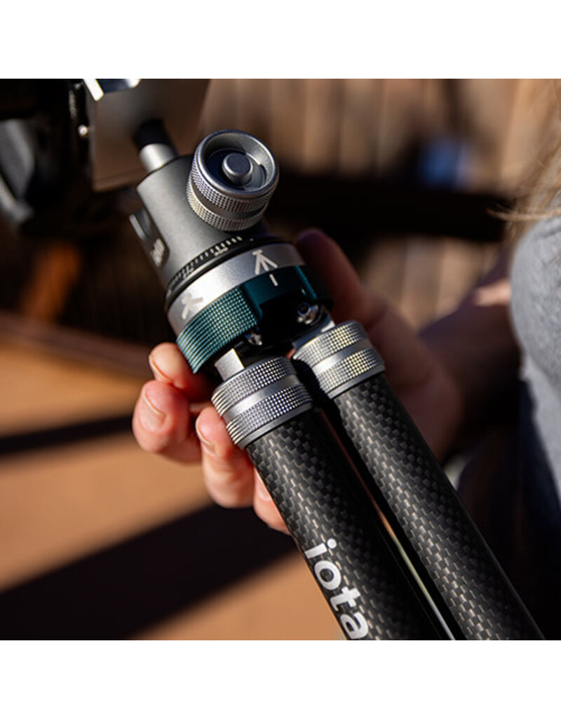 Promaster iota 422 Ultralightweight Tripod Kit - Carbon Fiber