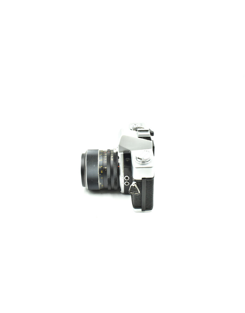 Minolta Pre-owned Minolra SRt101 w/ 35mm F2.8 (35mm Film Camera)
