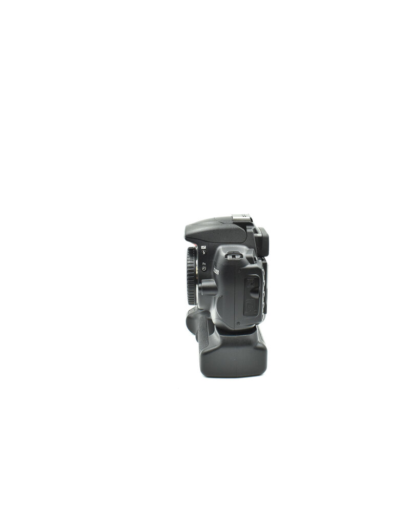 Nikon Pre-Owned Nikon D5000 Body Only W/Grip 12MP