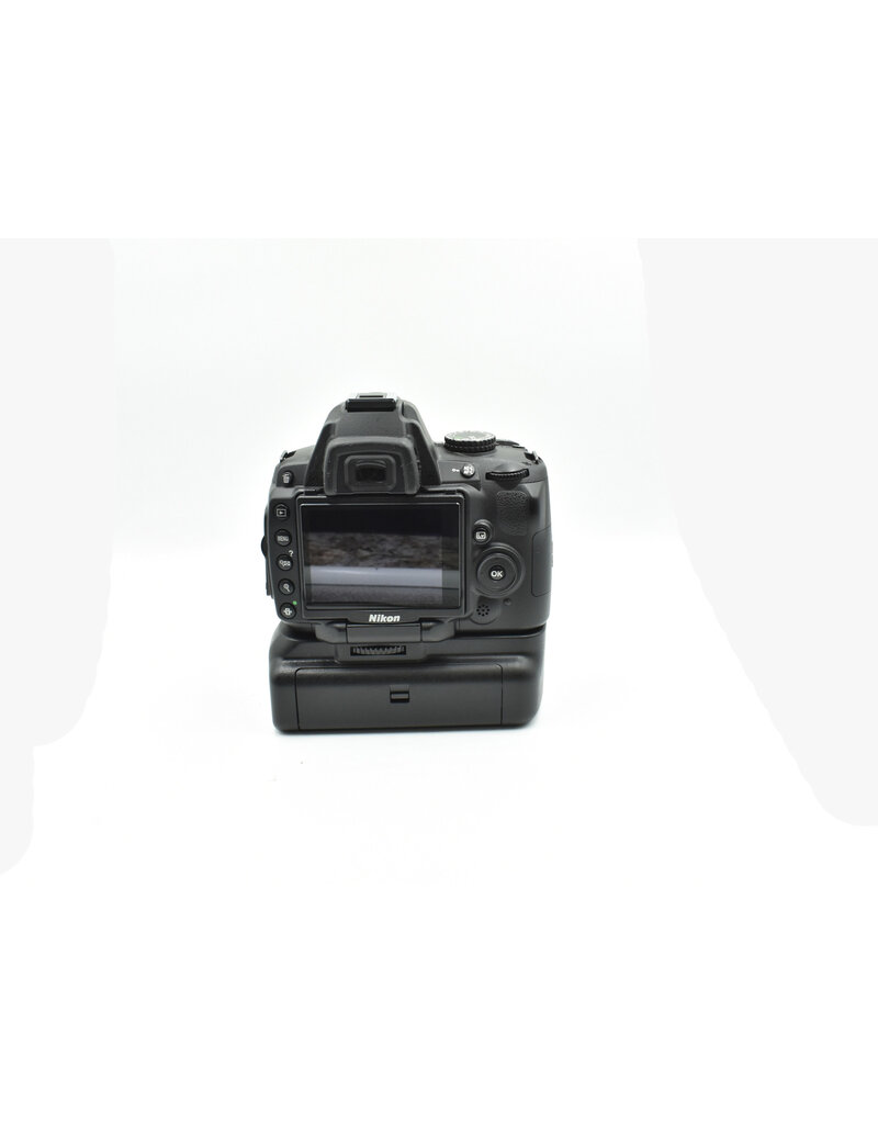 Nikon Pre-Owned Nikon D5000 Body Only W/Grip 12MP