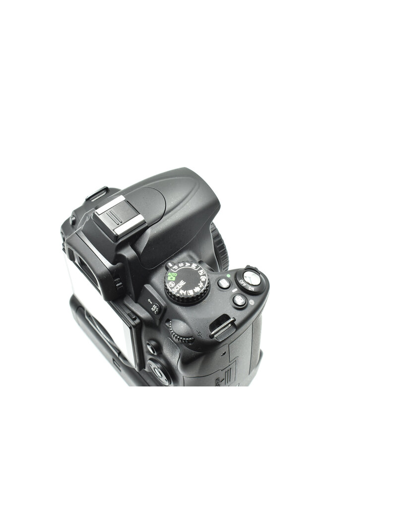 Nikon Pre-Owned Nikon D5000 Body Only W/Grip 12MP