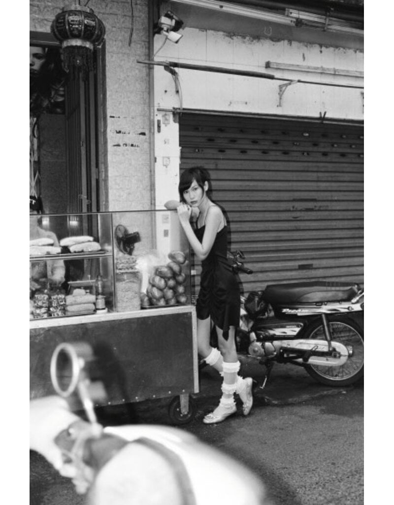 MR NEGATIVE CASH ONLY 100 ISO 35MM X 36 EXP. BLACK AND WHITE FILM