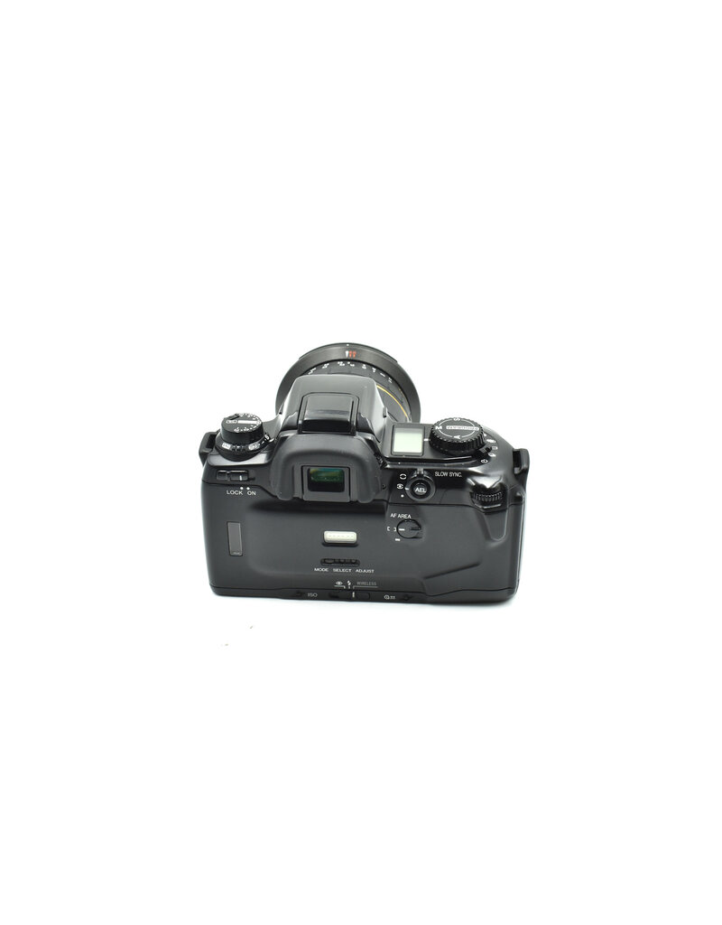 Minolta Pre-owned Minolta Maxxum 650si  w/ 20-40mm F 2.7 (35mm Film Camera)