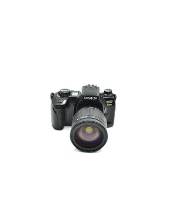 Minolta Pre-Owned Minolta Maxxum 650SI w/ 28-200 F3.8 (35mm Film Camera)