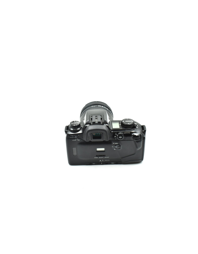 Minolta Pre-Owned Minolta Maxxum 650SI w/ 28-200 F3.8 (35mm Film Camera)