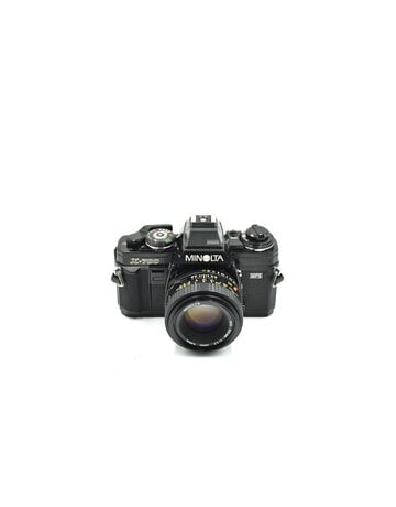 Minolta Pre-Owned Minolta X-700 W/ 50mm F1.7 MD lens (35mm Film Camera)