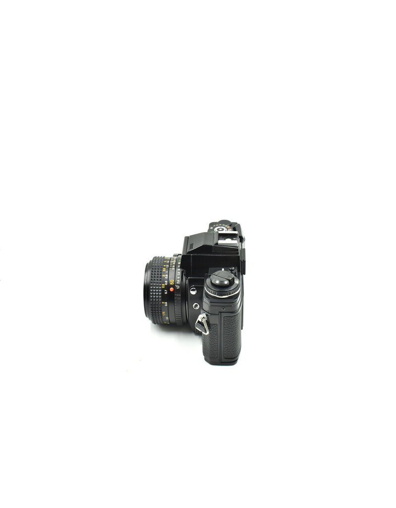 Minolta Pre-Owned Minolta X-700 W/ 50mm F1.7 MD lens (35mm Film Camera)