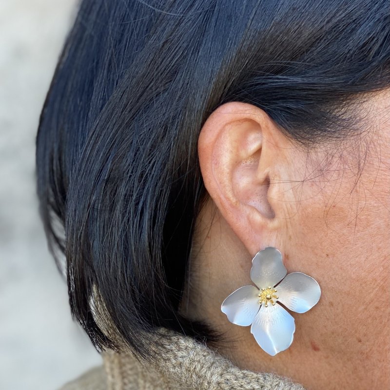 Zenzii Flower Metallic Earring