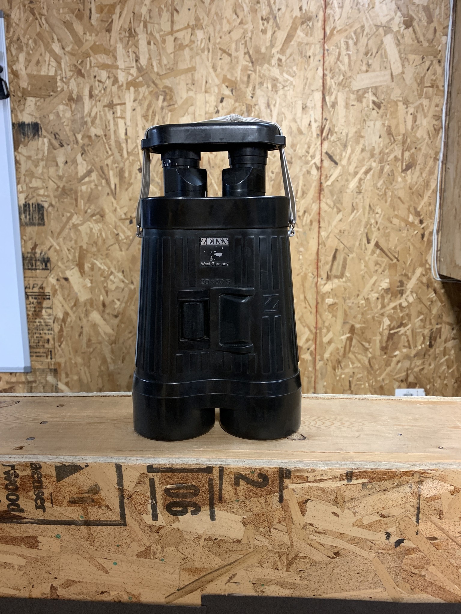 Zeiss Optics Zeiss 20x60 Binoculars C-3359 Zeiss Optics Zeiss 20x60 Binoculars C-3359