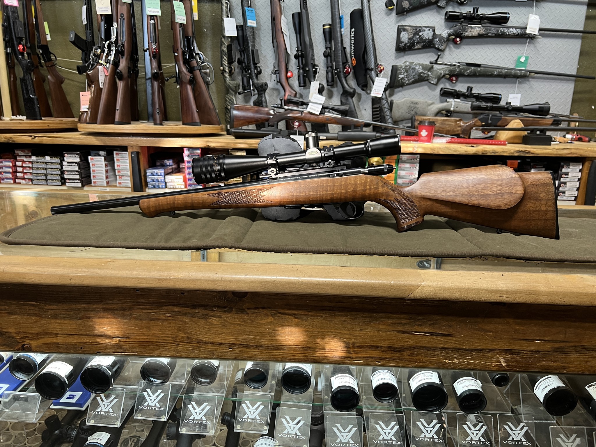 Anschutz Mod 1710 22LR w/ Weaver T Series 32 C-4232