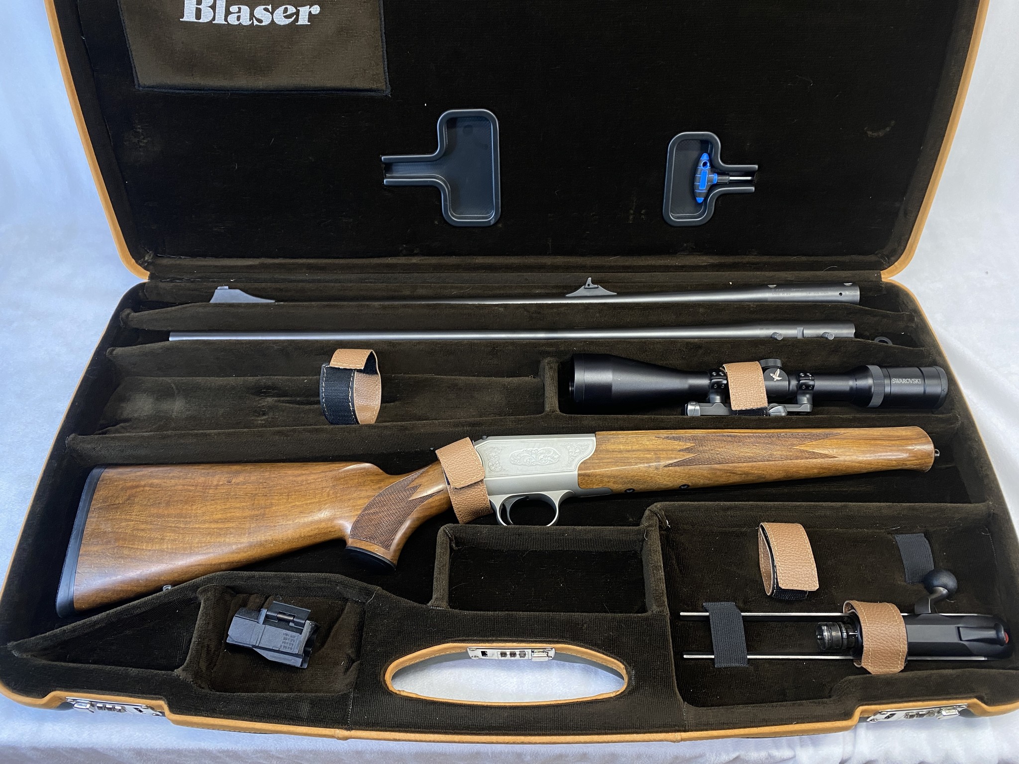 Blaser R93 300WSM/375H&H w/ Swarovski 4-12x50 HABICHT, 2 Barrels, Hard Case C-4555