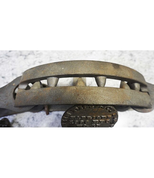 Mackenzie Disctrict Fur Co. Bear Trap C-5001