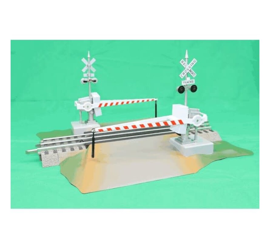Lionel : O  FasTrack - Grade Crossing w/ Gates & Flashers (UPDATED)