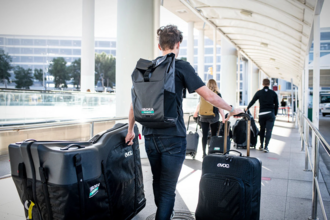 Voyager avec son vélo : le guide pratique pour prendre l’avion sans stress 