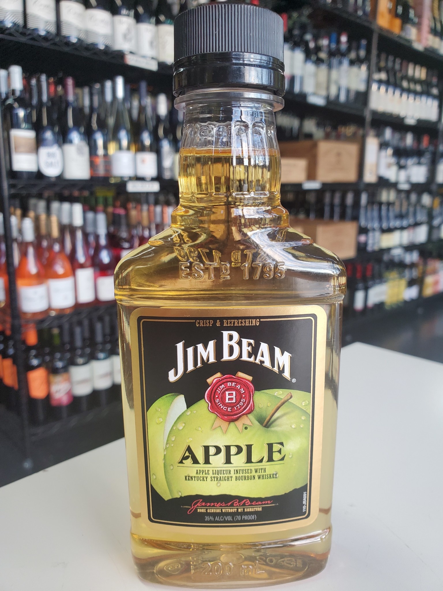 Jim beam apple. Бурбон Джим Бим яблоко. Виски Jim Beam Apple. Джим Бим 200 мл. Джим Бим яблочный.