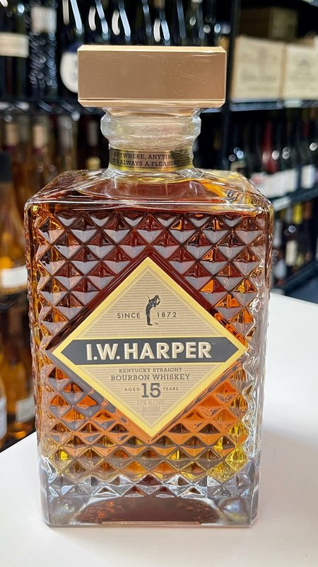 I.W. Harper 15Y Bourbon Whiskey 750ml