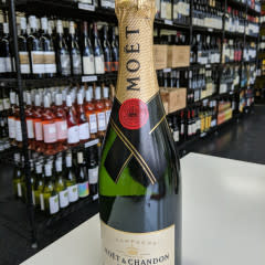 Moet & Chandon Moet & Chandon Imperial Brut Champagne NV 187ml (24 Pack)