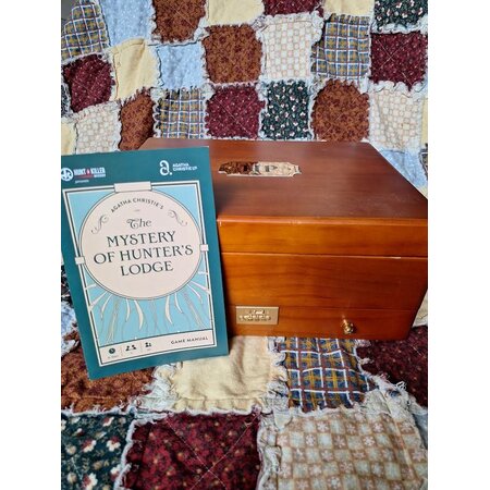 Hunt-a-Killer: Agatha Christie's The Mystery of Hunter's Lodge Premium Case