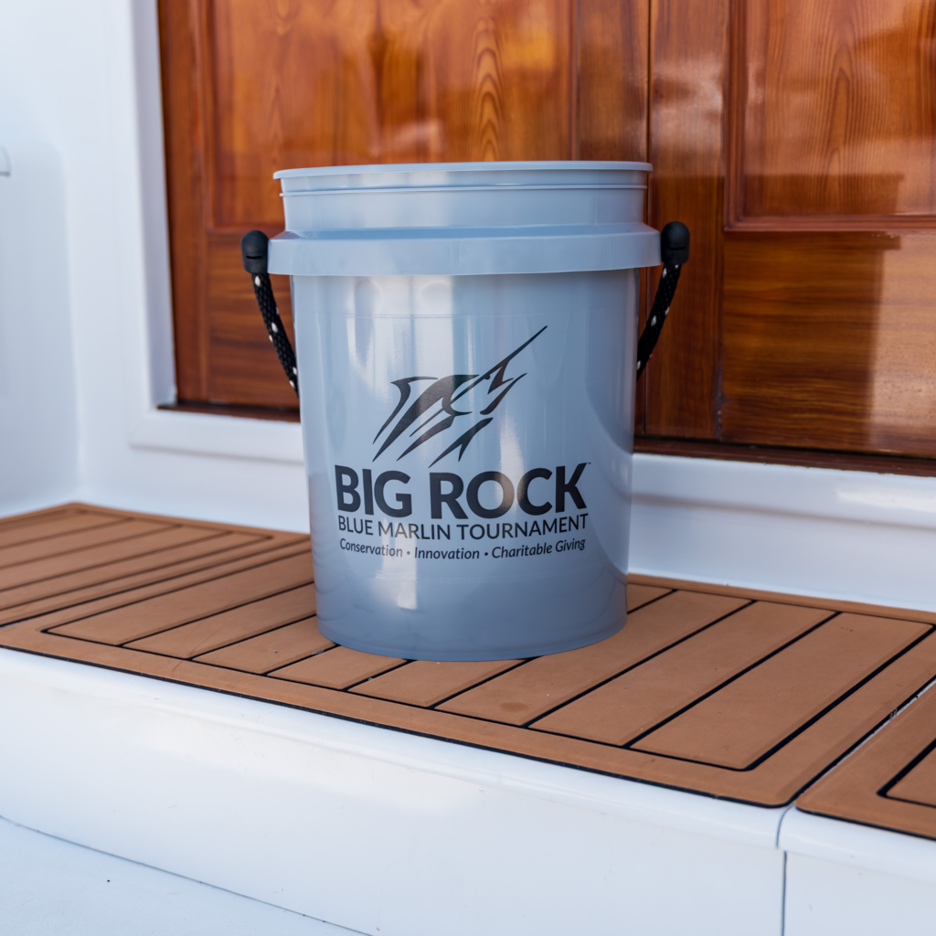 Big Rock Black Streak Rope Handle Bucket