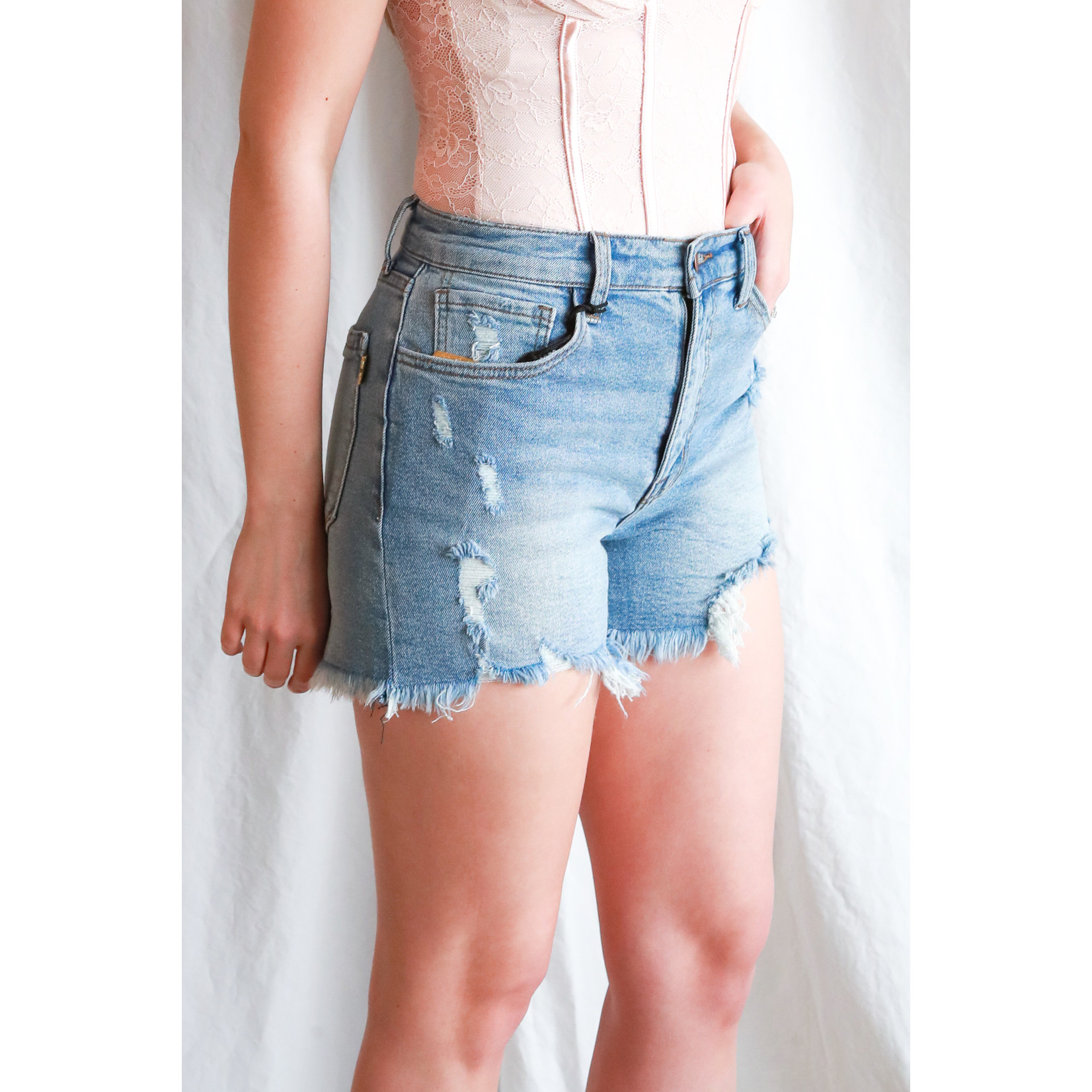 Vee distressed high rise short