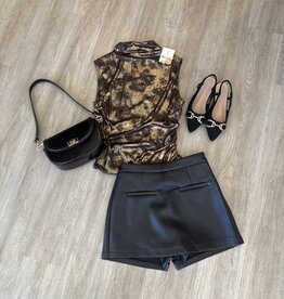 Left Turn Skort Black