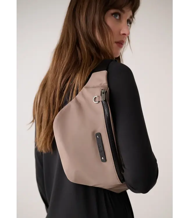 Lolë  Taylor Belt Bag