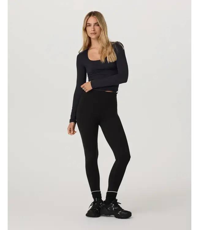 Vuori Long Sleeve Halo Essential Scoop Top