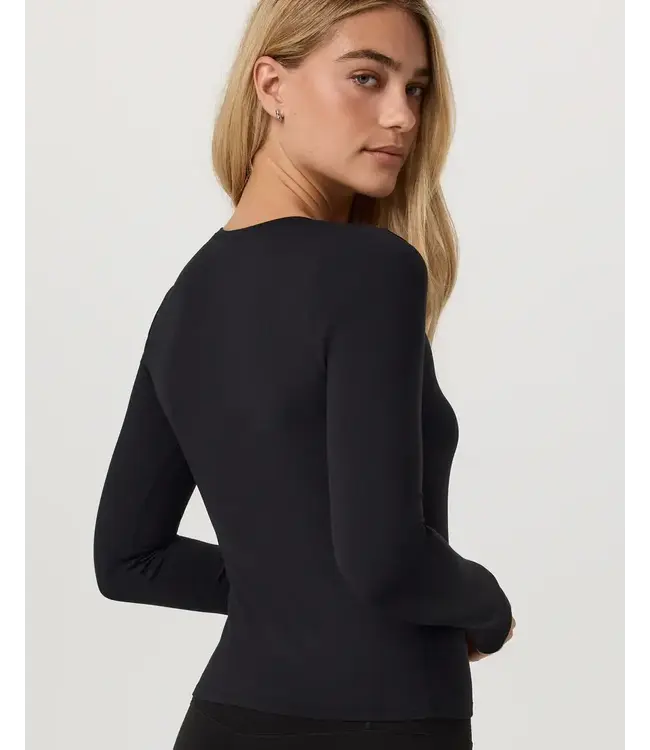 Vuori Long Sleeve Halo Essential Scoop Top
