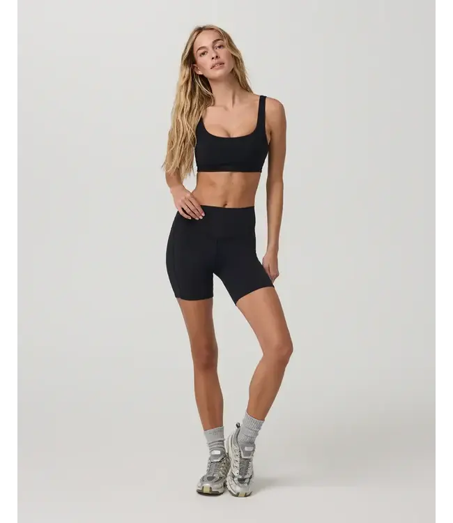 Vuori  Women's AllTheForm Pocket Short - 6"