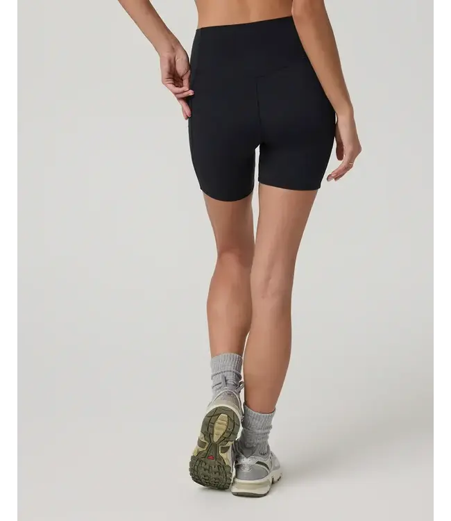 Vuori  Women's AllTheForm Pocket Short - 6"
