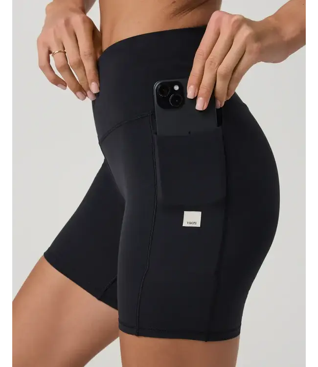 Vuori  Women's AllTheForm Pocket Short - 6"