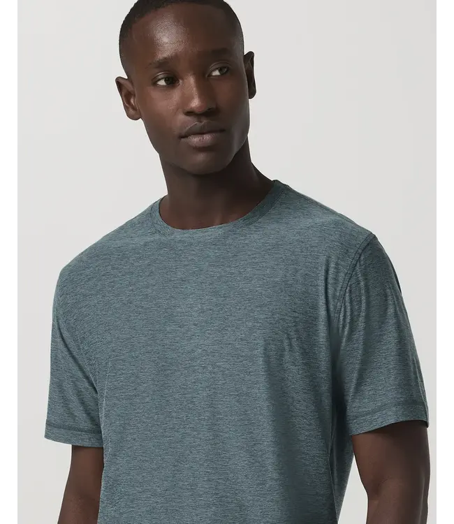 Vuori Men's Strato Tech Top
