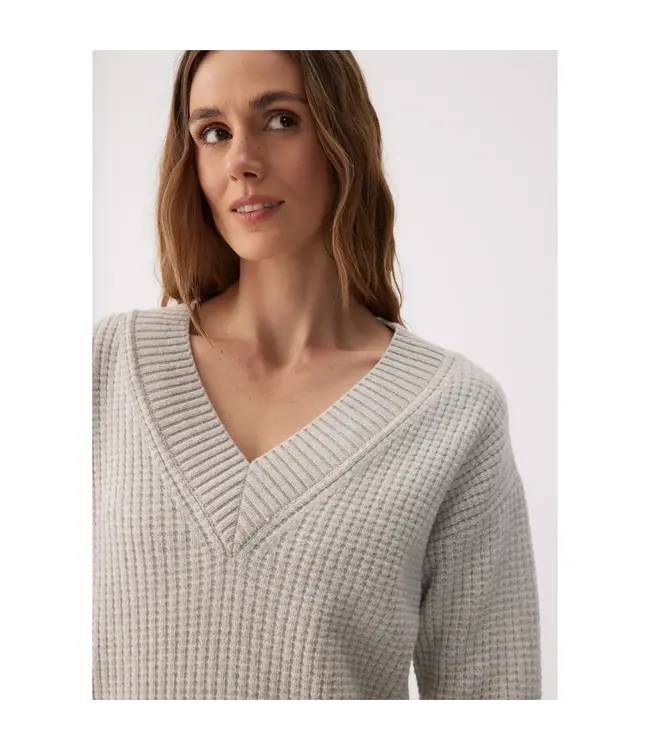 Lolë  Women's Verdun V-neck Sweater