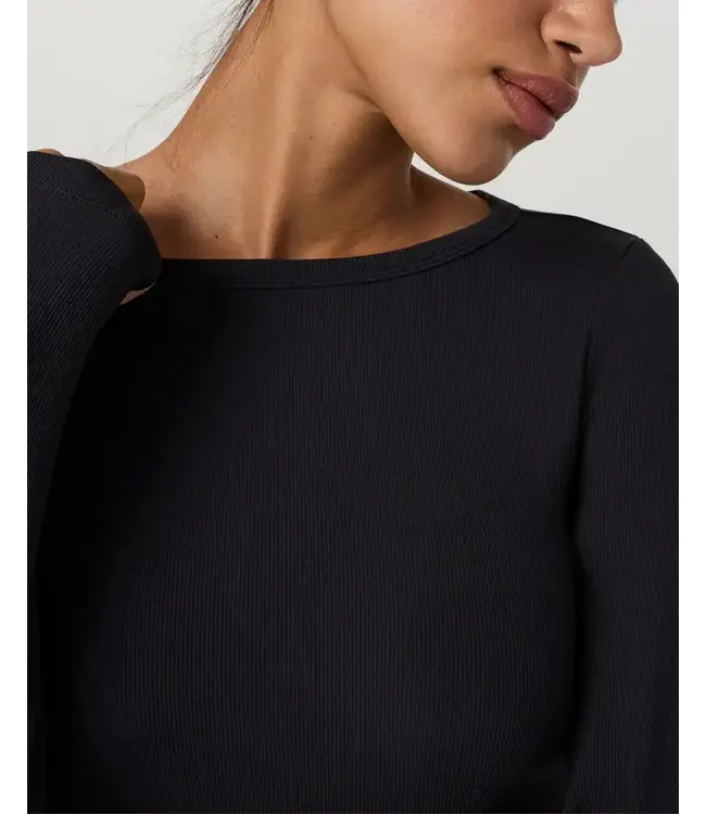 Vuori Women's Long Sleeve Pose Subtle Scoop