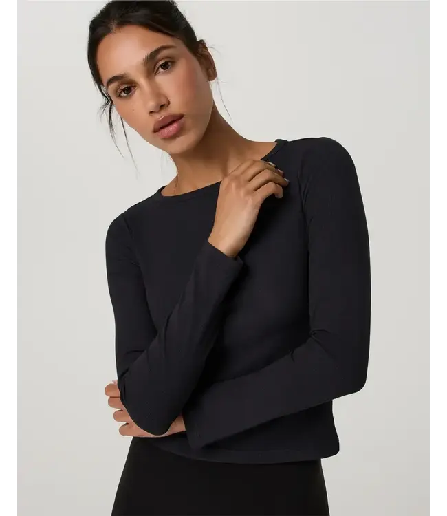 Vuori Women's Long Sleeve Pose Subtle Scoop