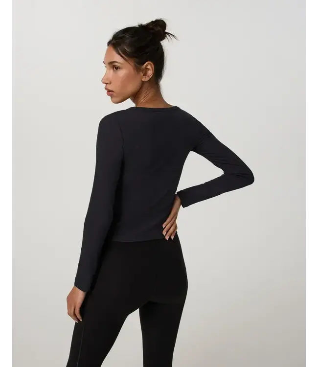 Vuori Women's Long Sleeve Pose Subtle Scoop