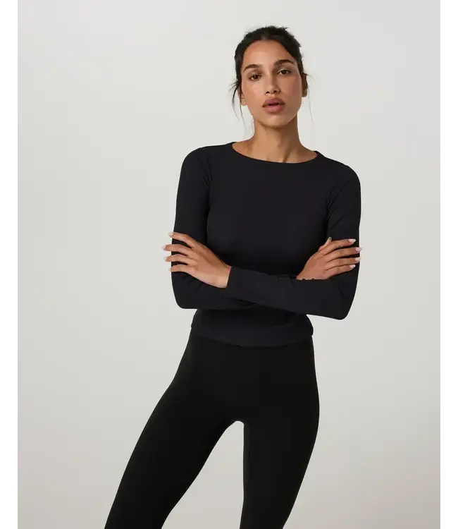 Vuori Women's Long Sleeve Pose Subtle Scoop