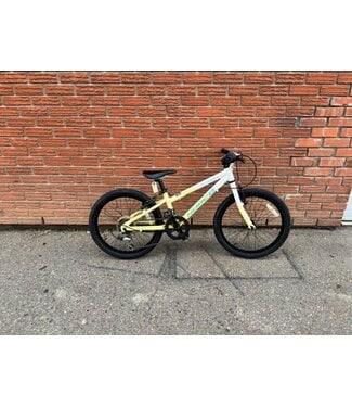 Norco USED NORCO STORM 2.3 6 SPEED 20" WHITE/YELLOW (NEW $359)