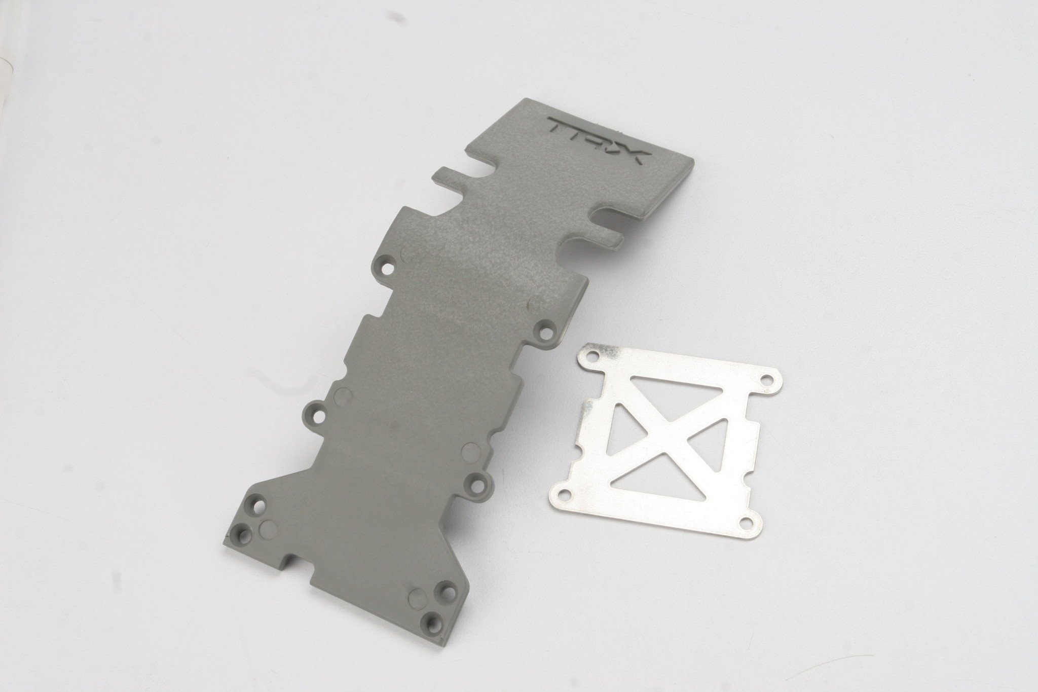 Traxxas 4938A Skidplate, rear plastic (grey)/ stainless steel plate
