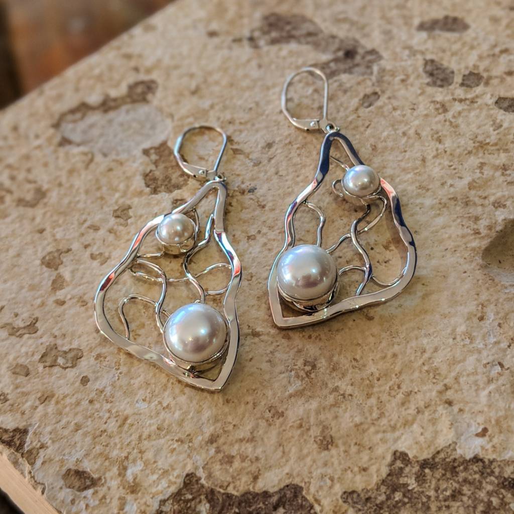 Special Concept Pearl Ss Earrings Igneous Theory