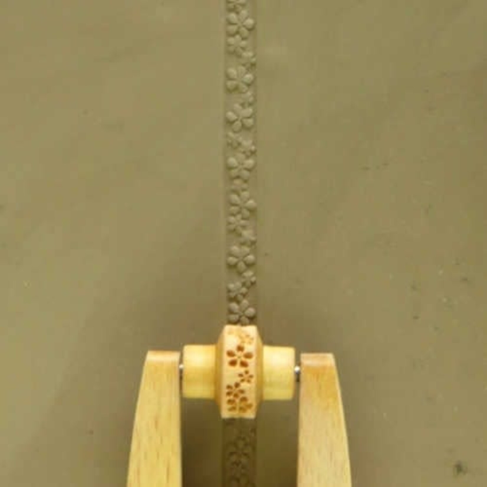 MKM POTTERY TOOLS MKM MINI ROLLER MRS-008 0.5 cm – Debossed Flower Pattern