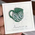 Elan Pottery Transfers Swirl Mug Enamel Pin - Green