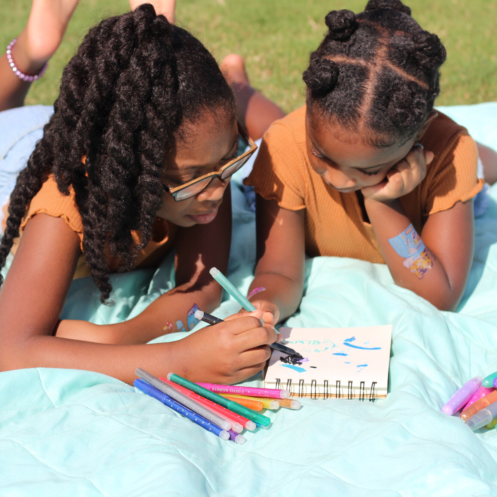 Rainbow Sparkle: Glitter Markers (Set of 15)