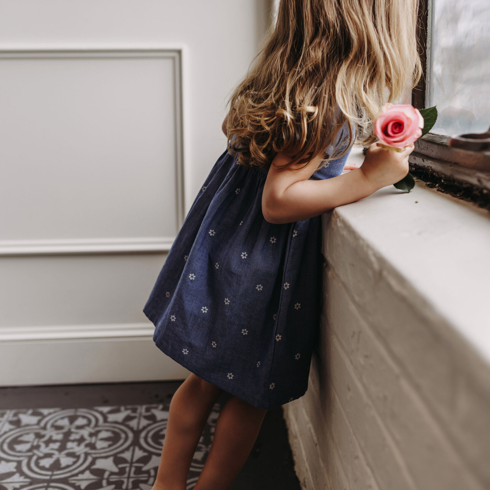 City Mouse Round Collar Dress - Chambray - Daisies