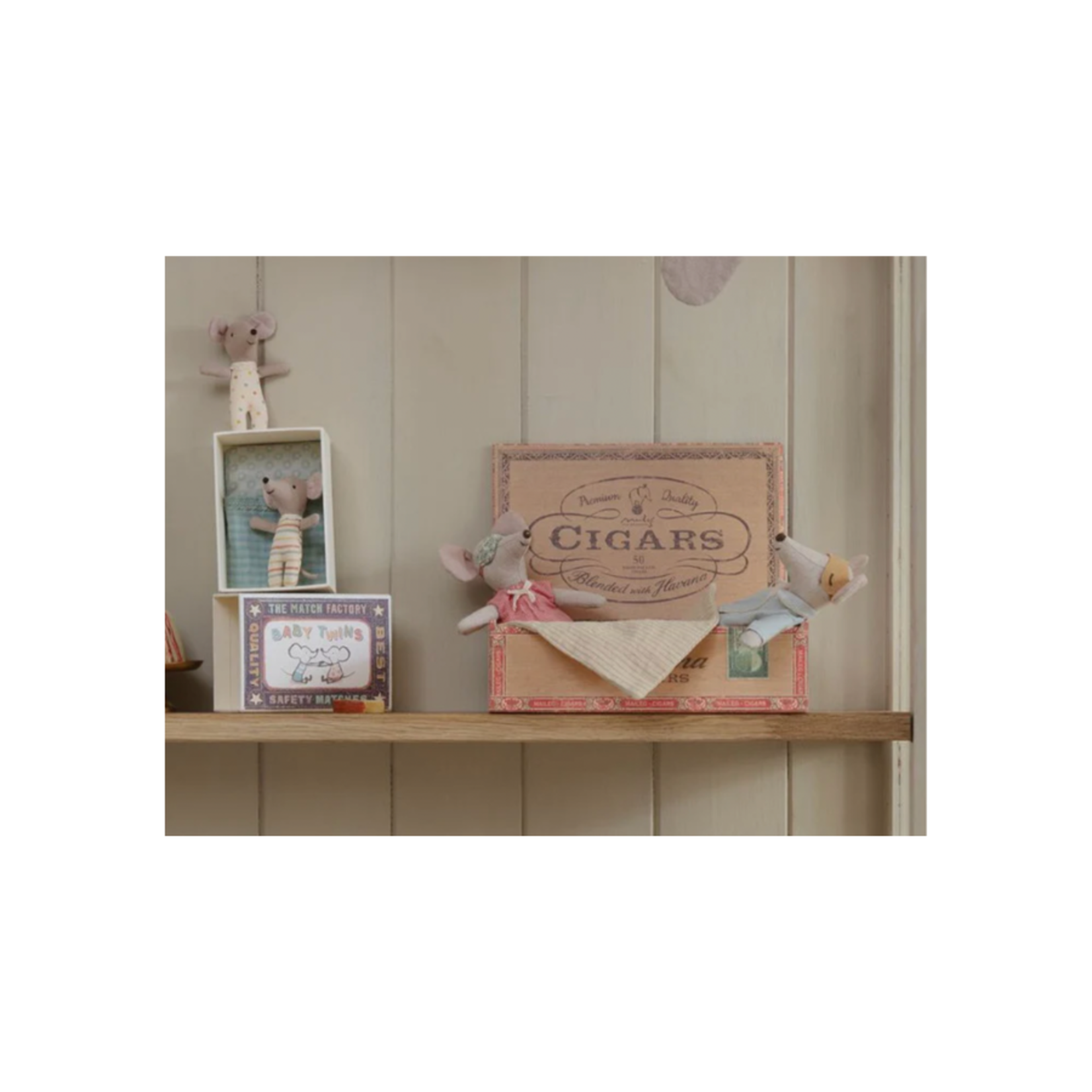 Mum & Dad Mice in Cigarbox | 17-2301-01