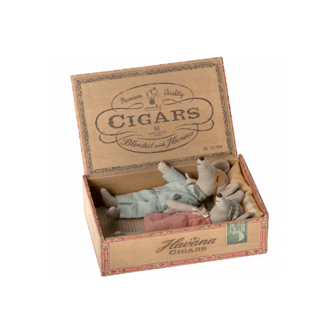 Mum & Dad Mice in Cigarbox | 17-2301-01