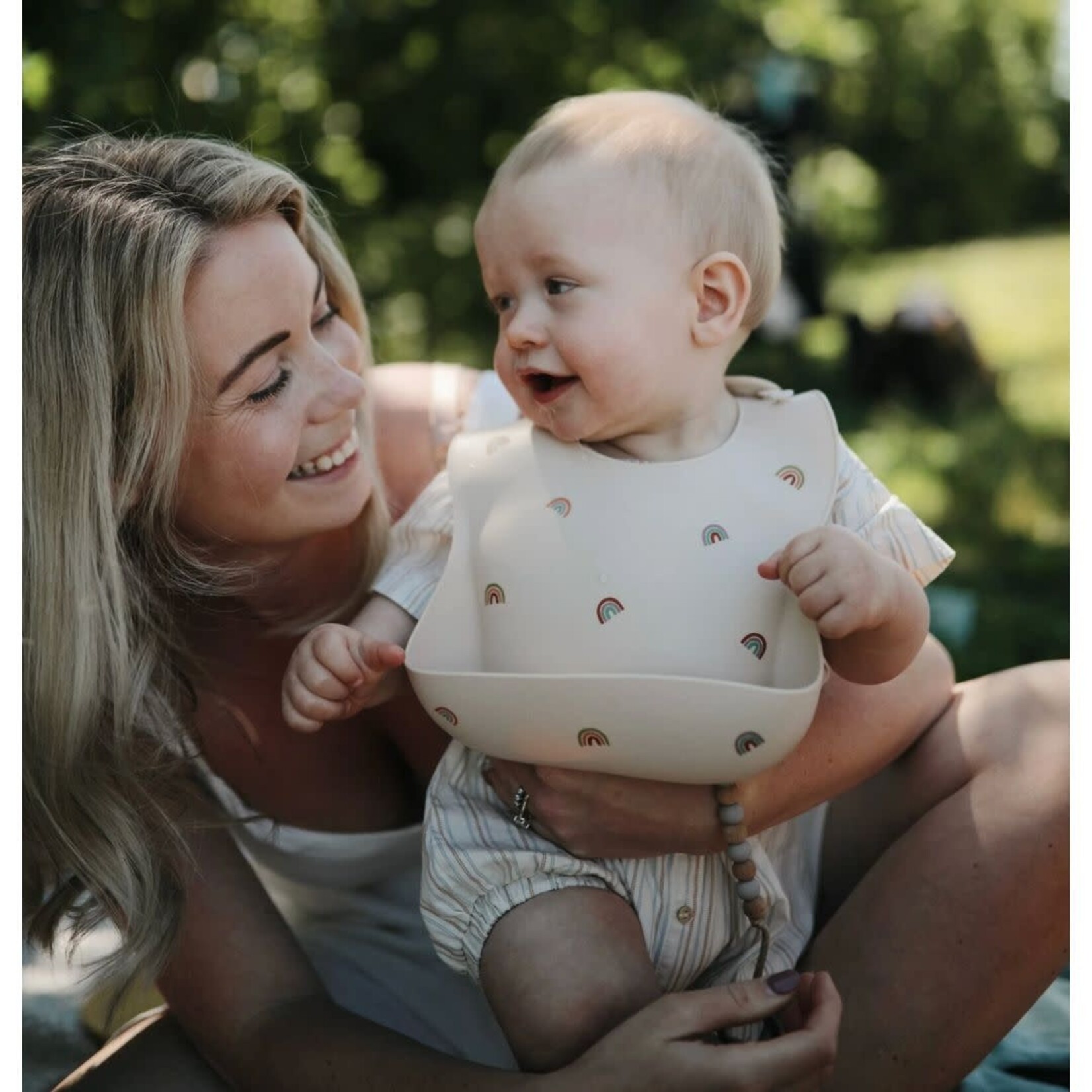 Mushie Silicone Baby Bib || Rainbows
