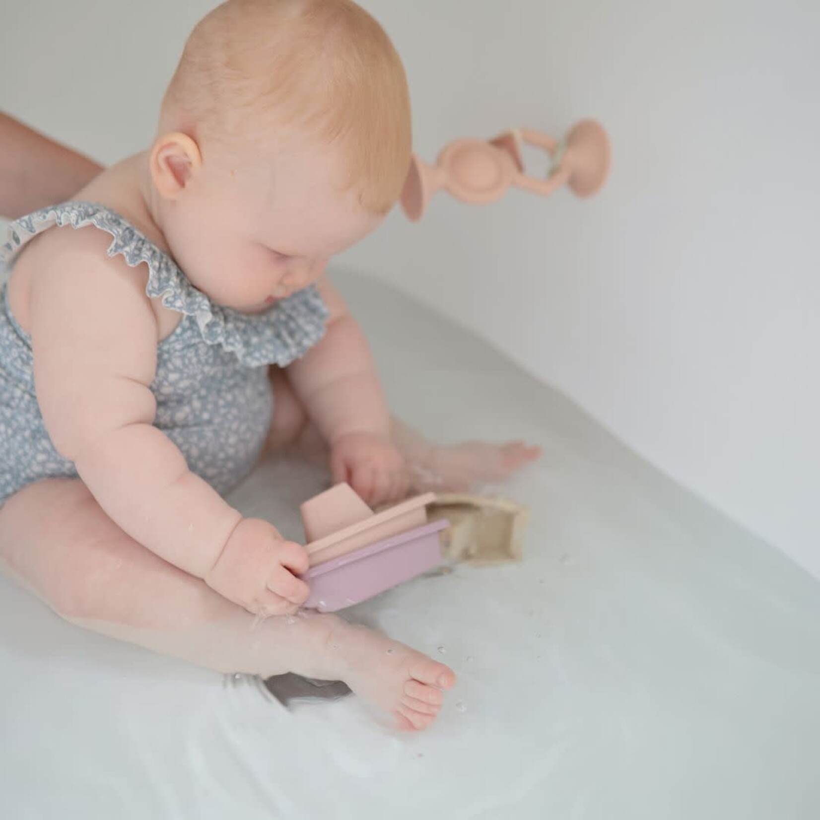 Mushie Bath Boats || Petal