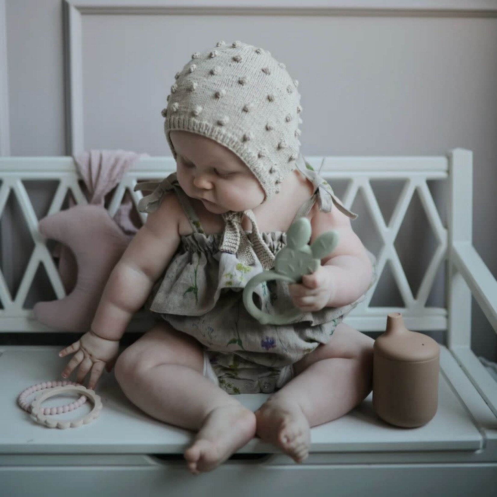 Mushie Pearl teether Bracelet || Linen/Peony/Pale Pink